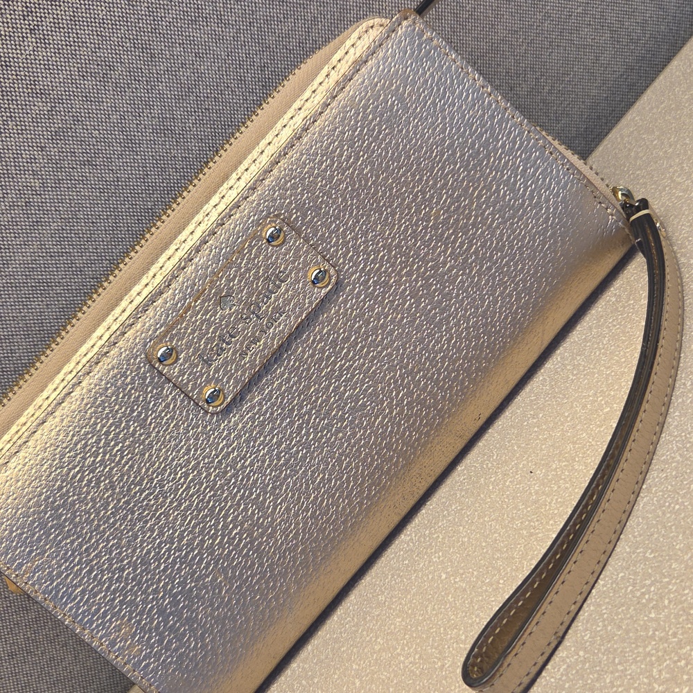 Kate Spade ladies Clutch Style  wallet